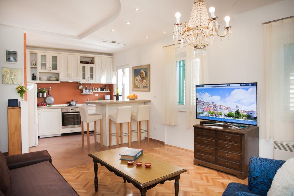 Apartments Laurus ชิเบนิก ภายนอก รูปภาพ